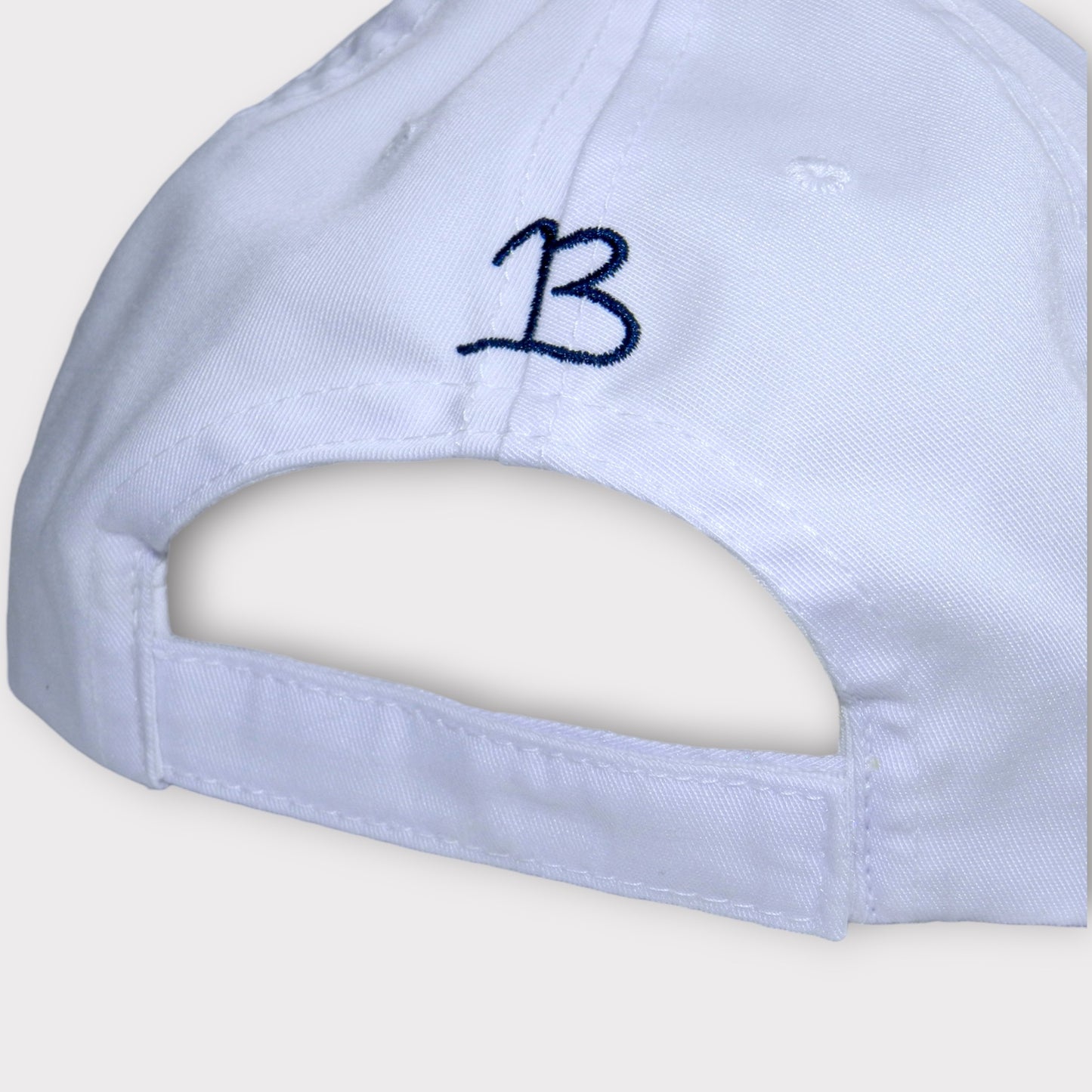 LA IÈRE BLEUE- CASQUETTE BLANCHE ET BLEUE FONCÉ